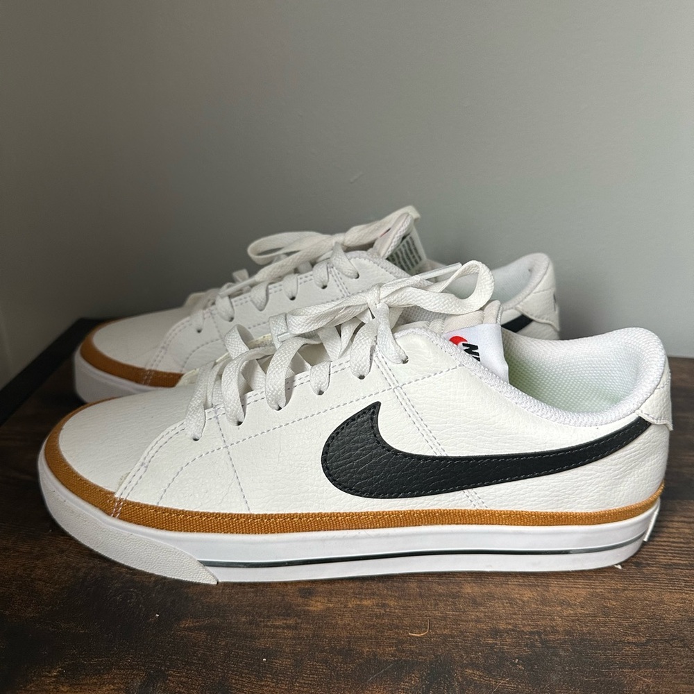 Women’s Nike Court Legacy